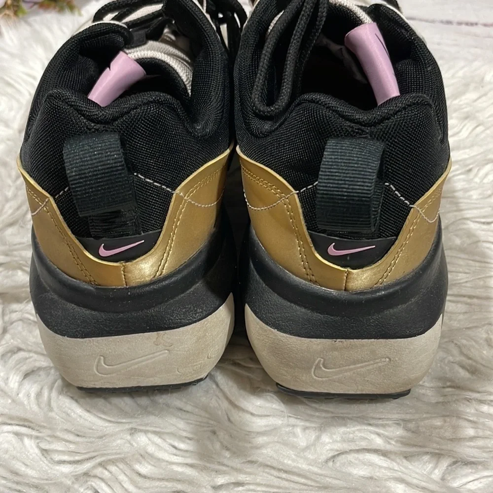 Nike Air Max Cream Gold Lace Up Verona Sneakers